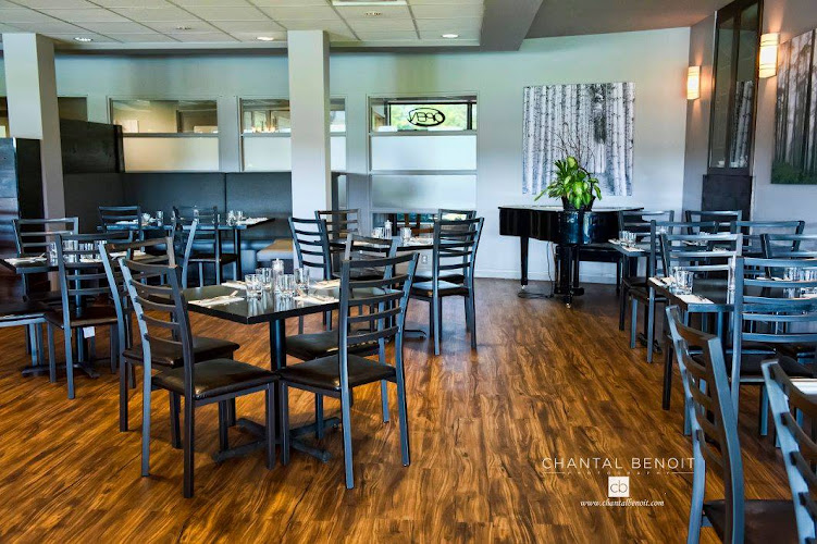 Amberwood Lounge & Eatery