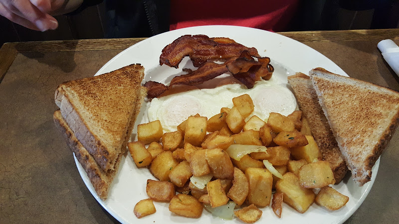 Broadway Bar & Grill – Rockland