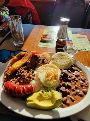 Chamos Grill & Bar