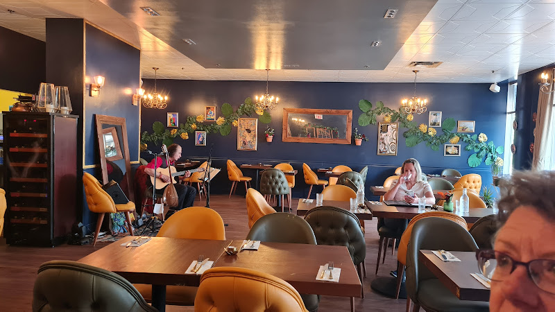 Pera Bar & Bistro
