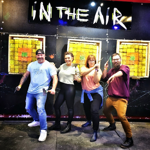In the Air – axe throwing