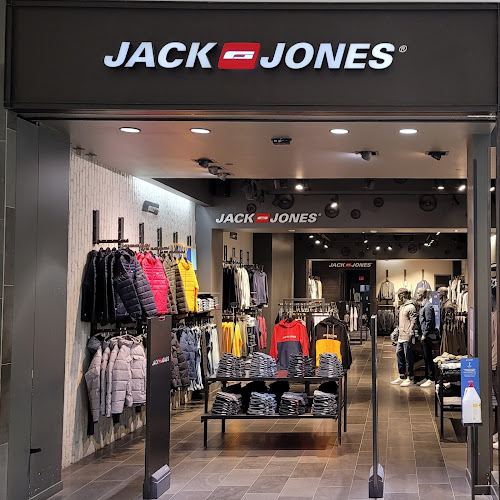 JACK & JONES