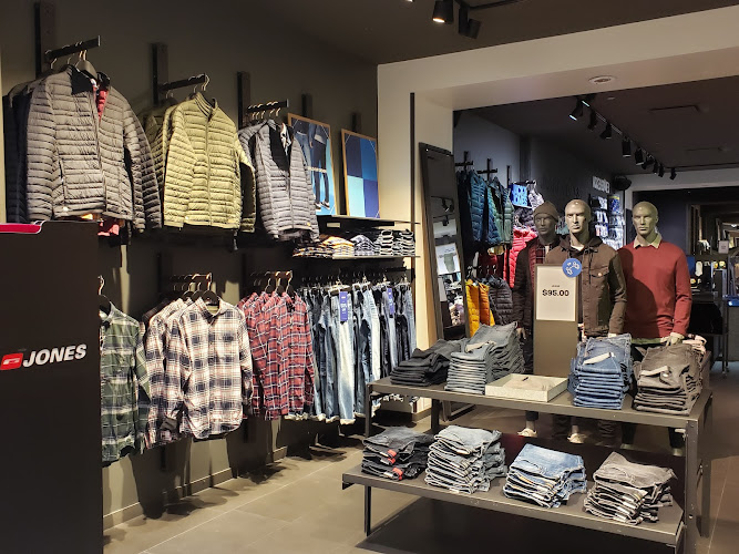 JACK & JONES