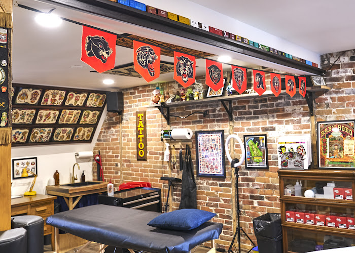Moniker Tattoo Parlour