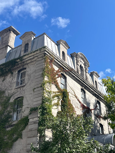 Saintlo Ottawa Jail Hostel